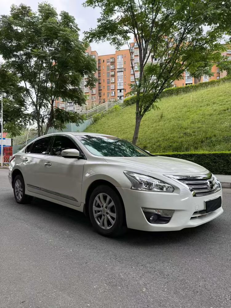 成都15年日产天籁2