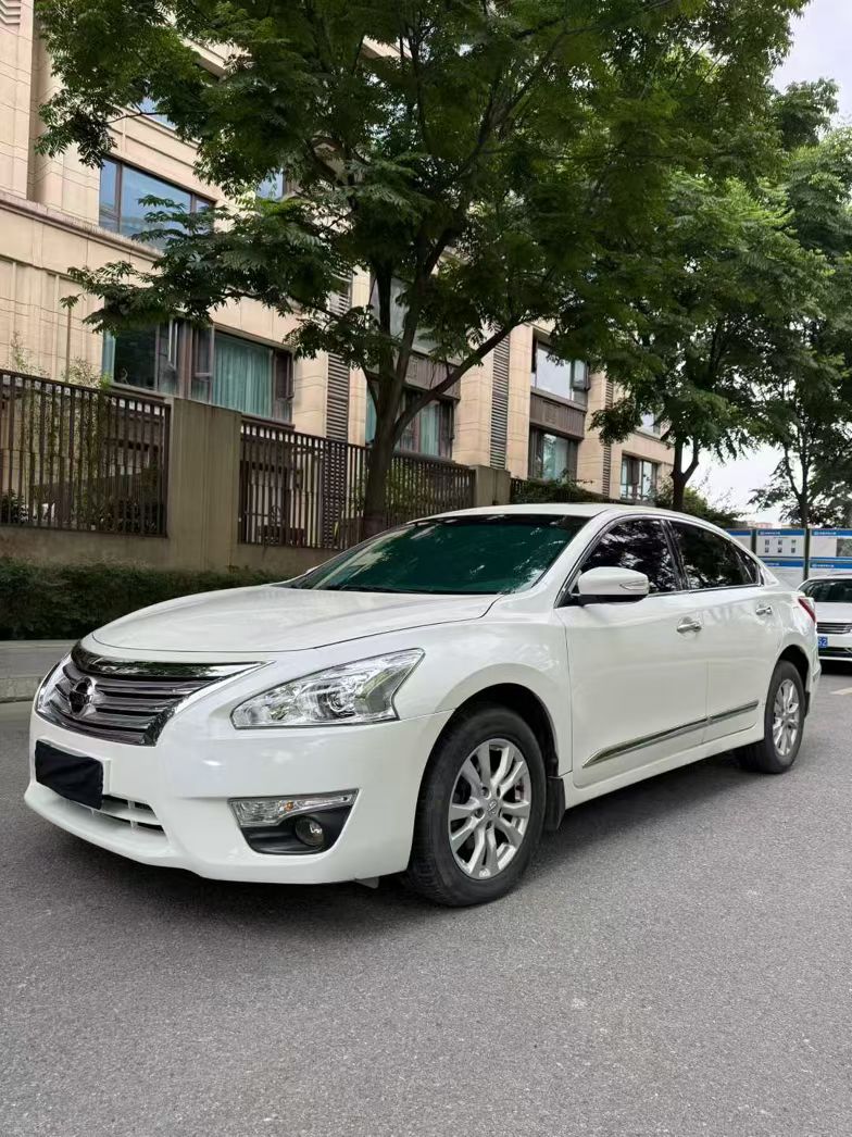 成都15年日产天籁3
