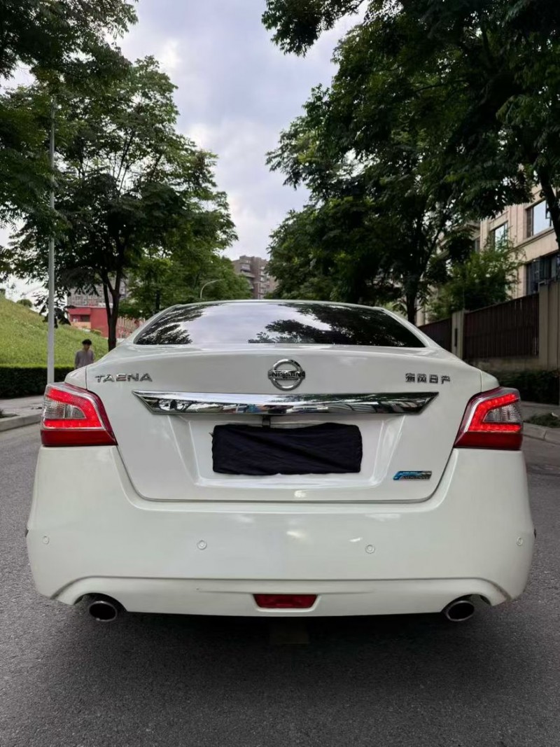 成都15年日产天籁5