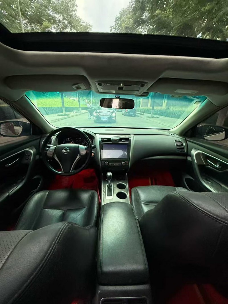 成都15年日产天籁6