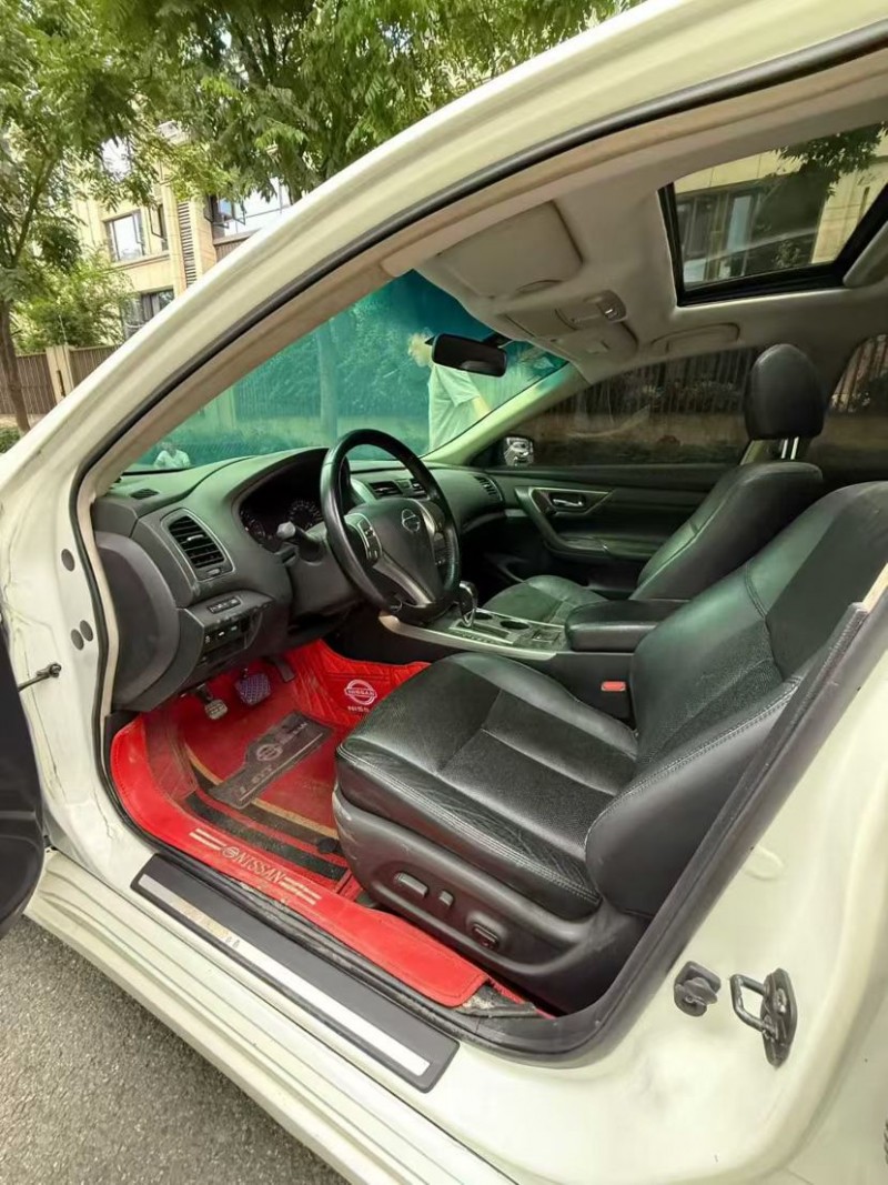 成都15年日产天籁7