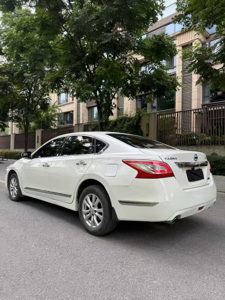 成都15年日产天籁9
