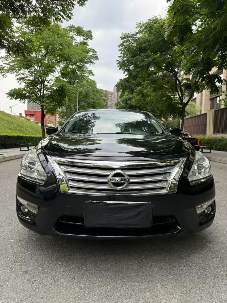 成都15年日产天籁1