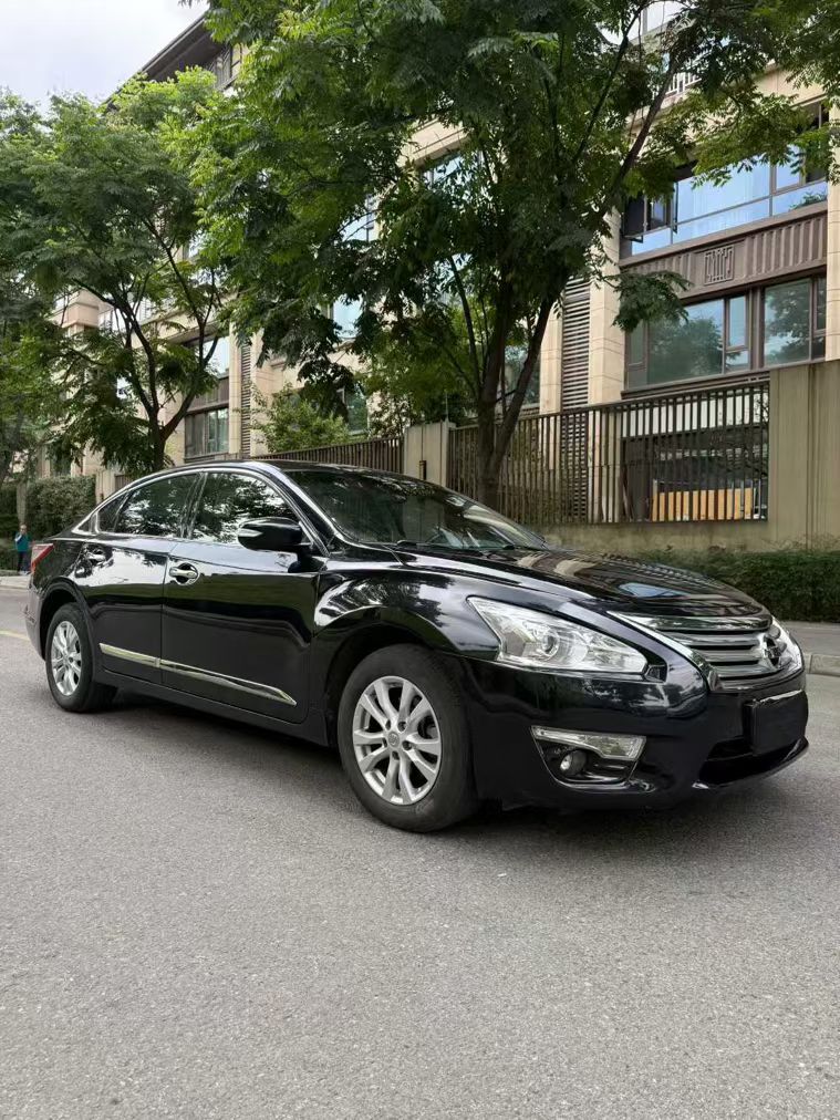 成都15年日产天籁3