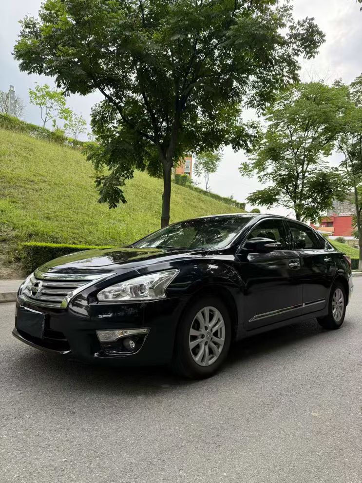 成都15年日产天籁5