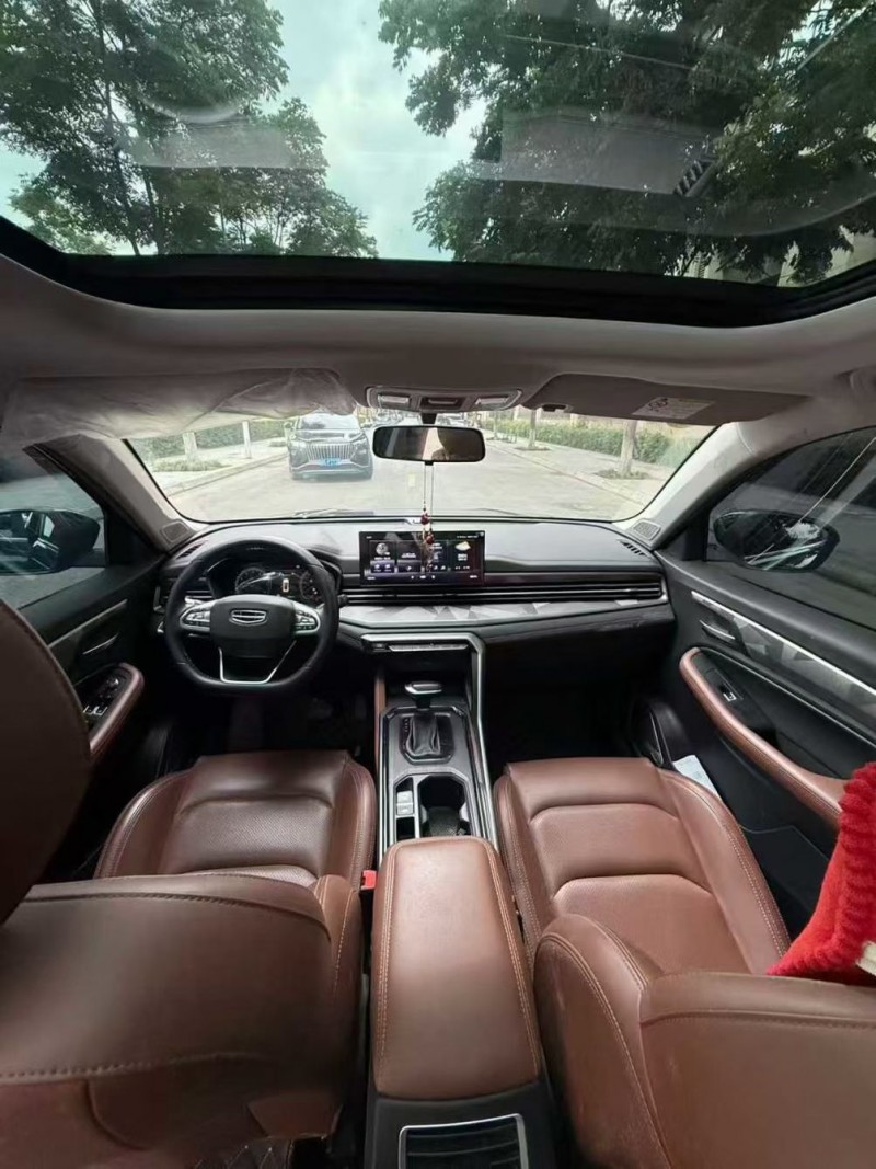 成都23年吉利远景8