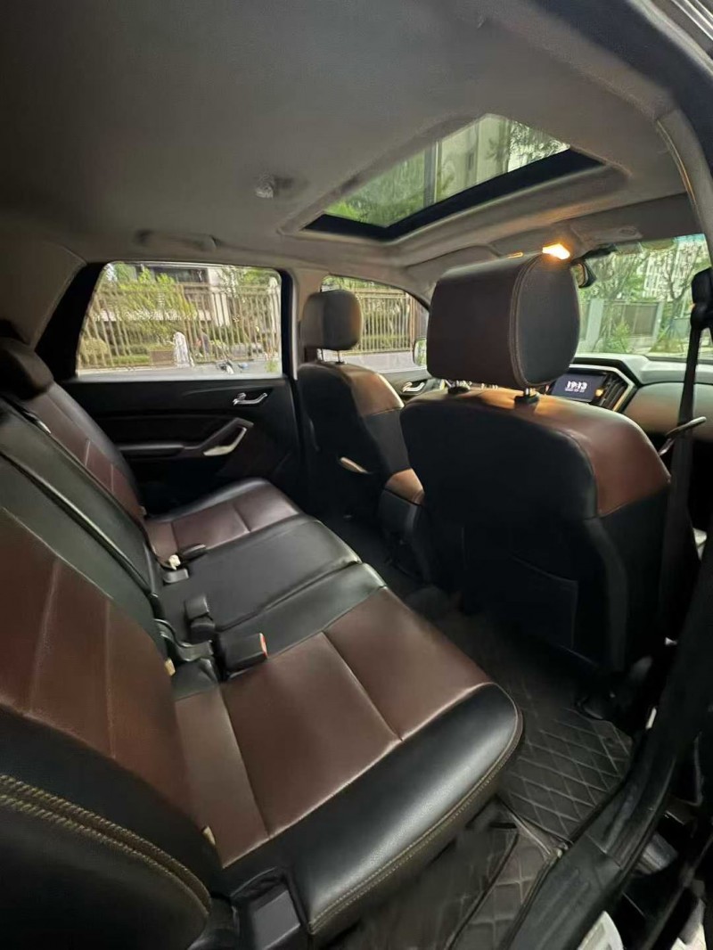 成都16年江铃驭胜5