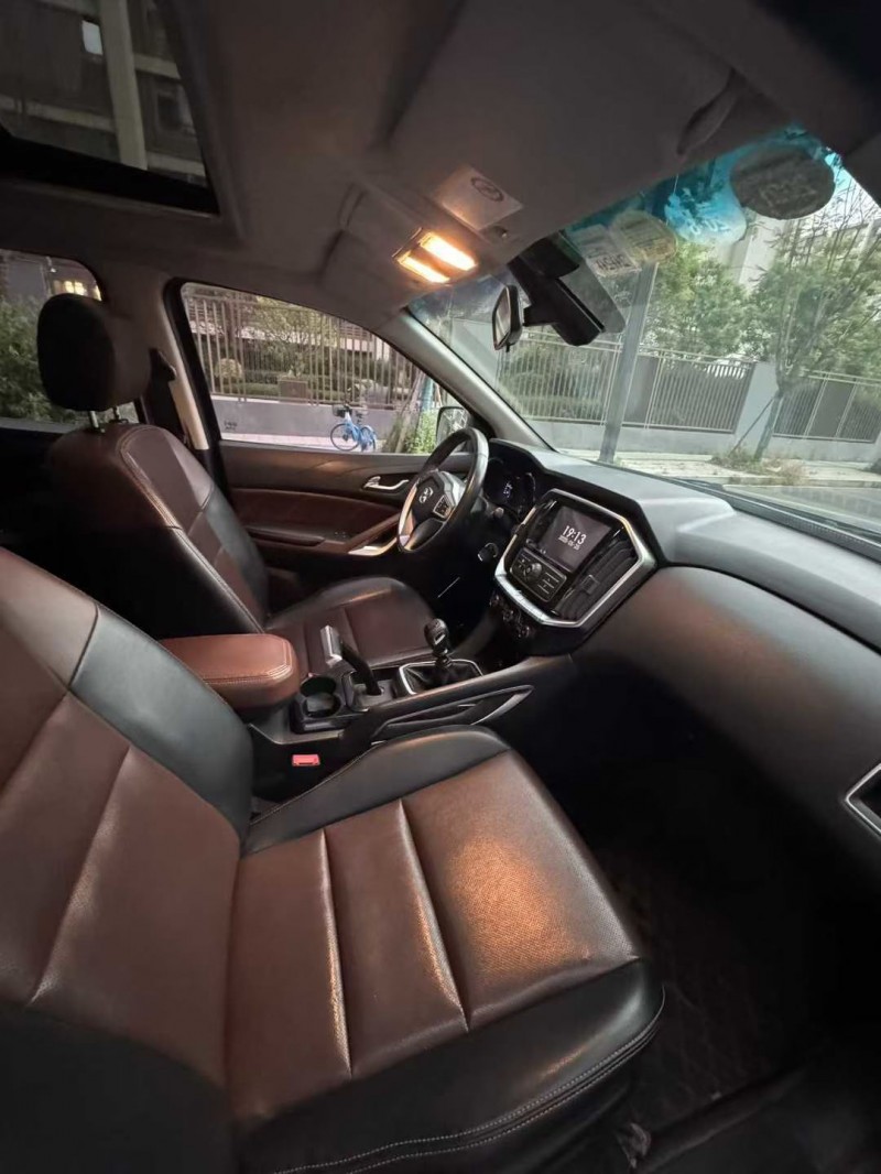 成都16年江铃驭胜8