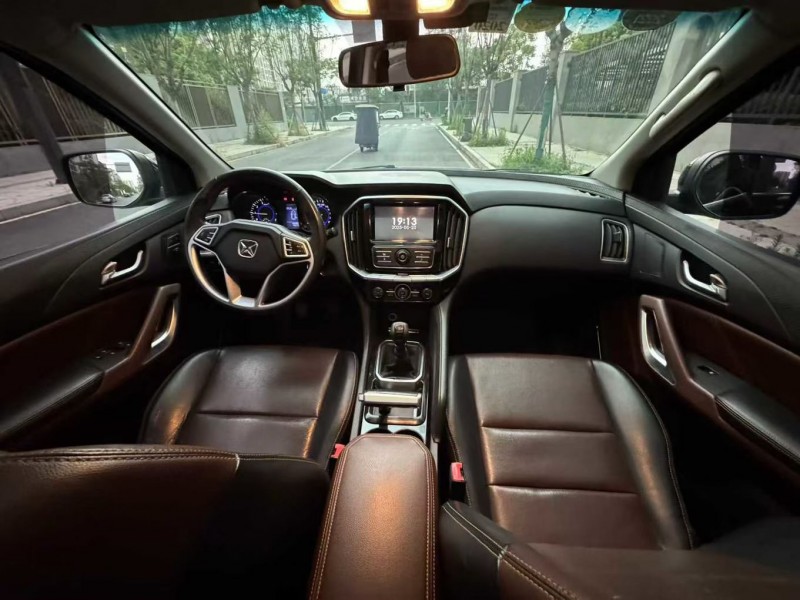 成都16年江铃驭胜9