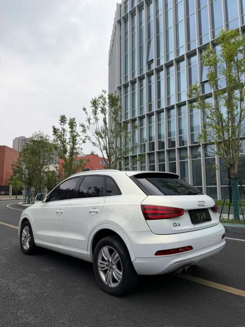 成都16年凯迪拉克XTS3