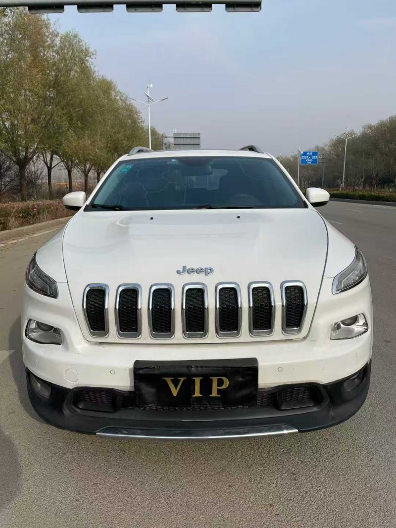 潍坊17年Jeep自由光1