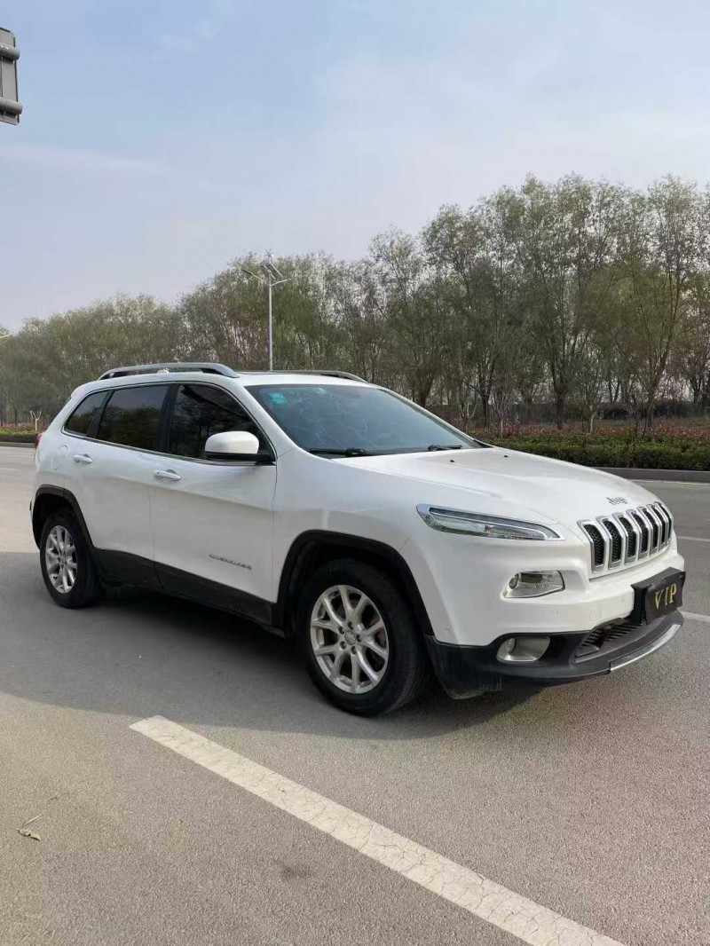 潍坊17年Jeep自由光2