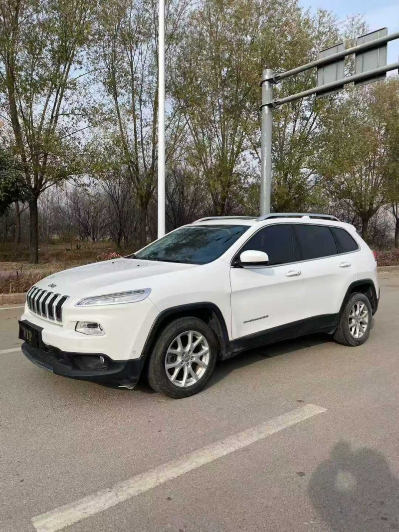 潍坊17年Jeep自由光3