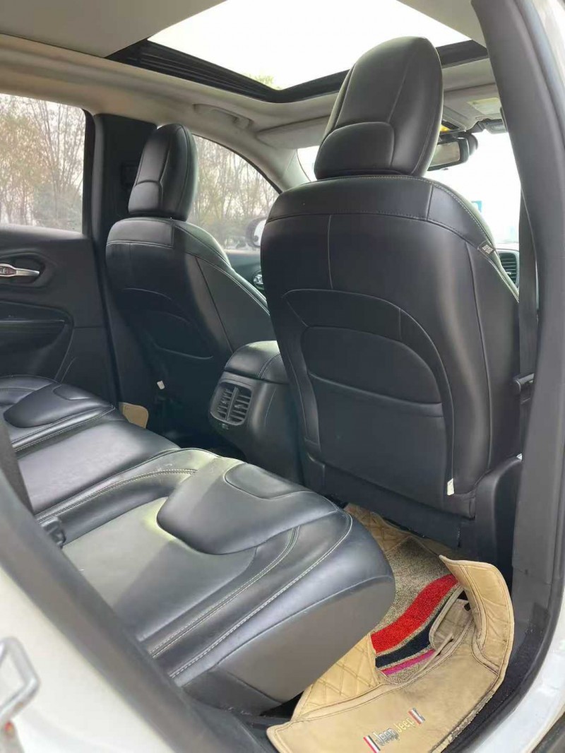 潍坊17年Jeep自由光4