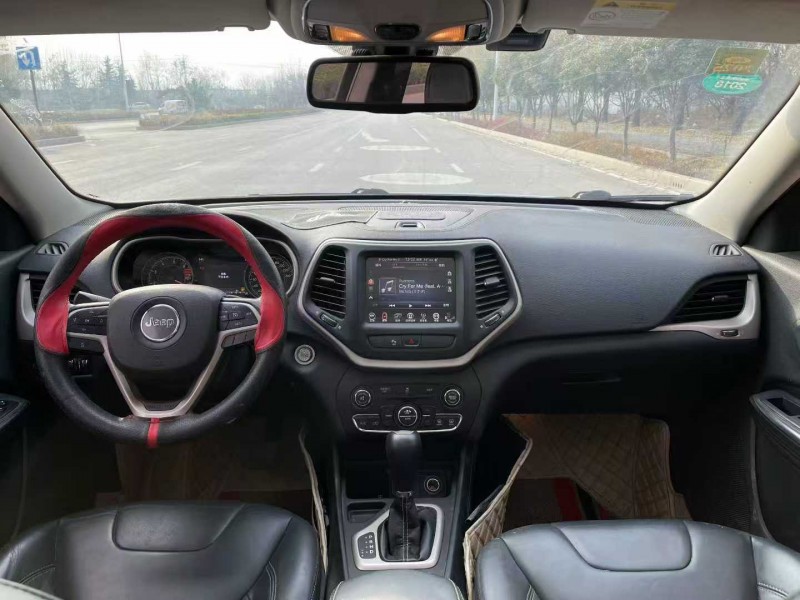 潍坊17年Jeep自由光5