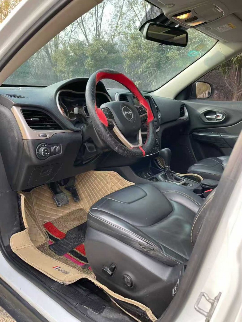 潍坊17年Jeep自由光6