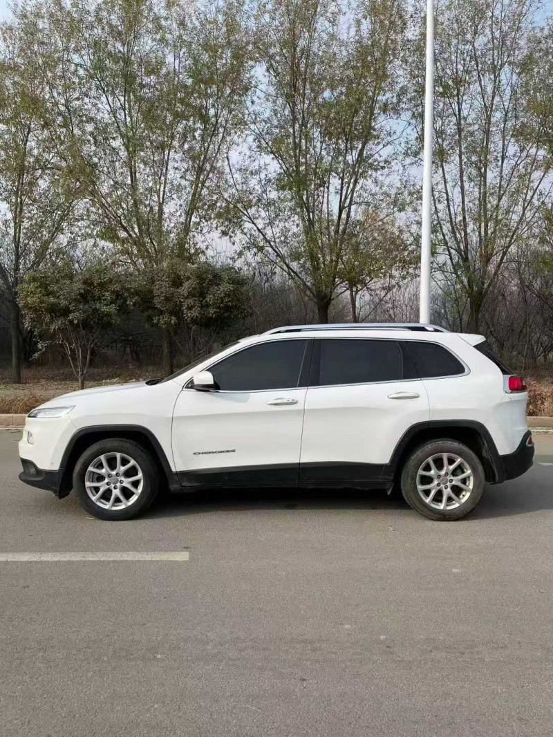 潍坊17年Jeep自由光7