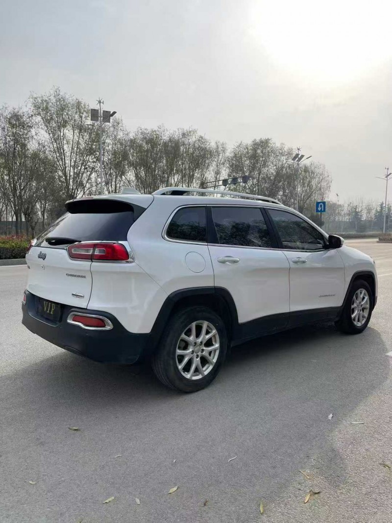 潍坊17年Jeep自由光8