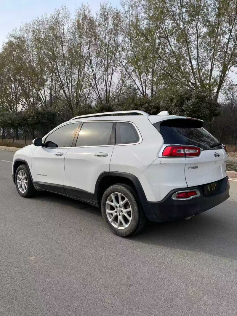 潍坊17年Jeep自由光9