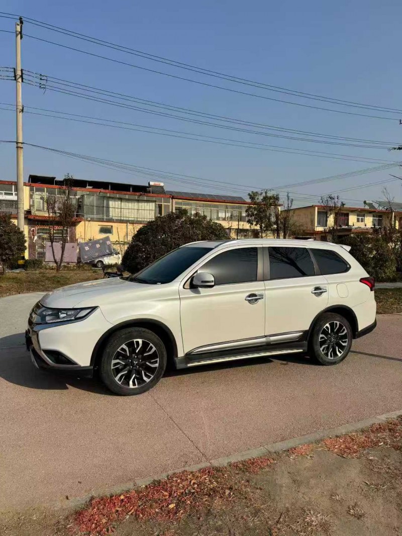 枣庄21年三菱欧蓝德2