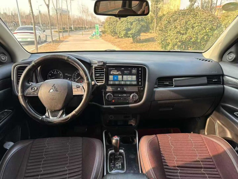 枣庄21年三菱欧蓝德3