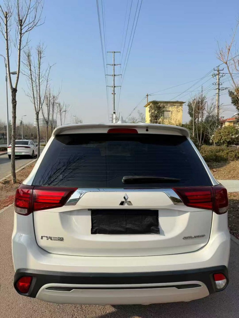 枣庄21年三菱欧蓝德8