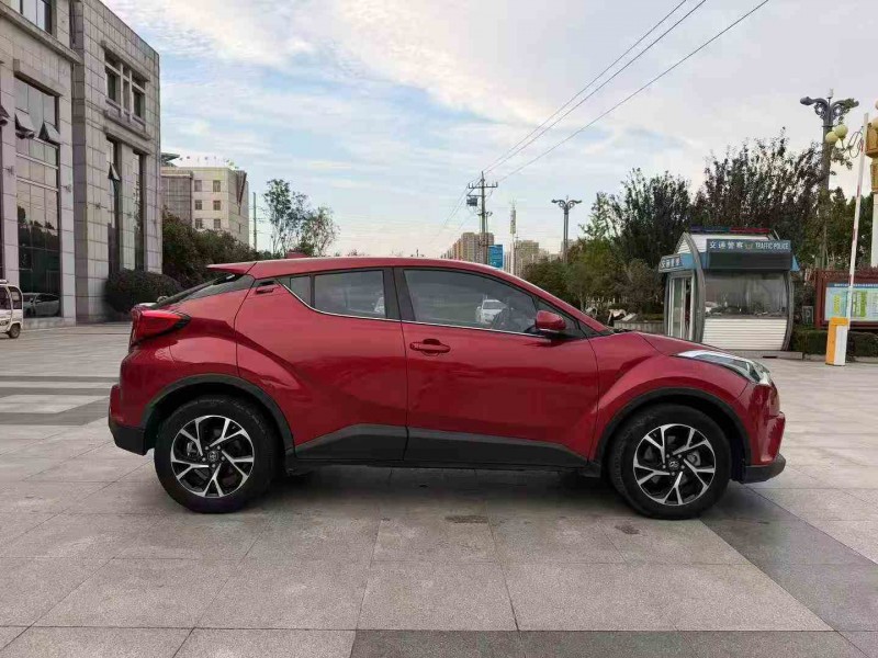 枣庄21年丰田CHR7