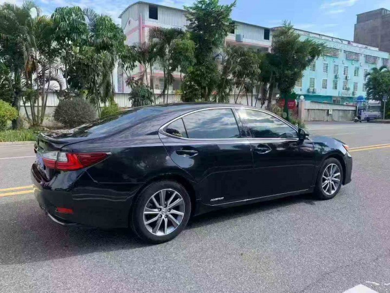 湛江16年雷克萨斯ES8