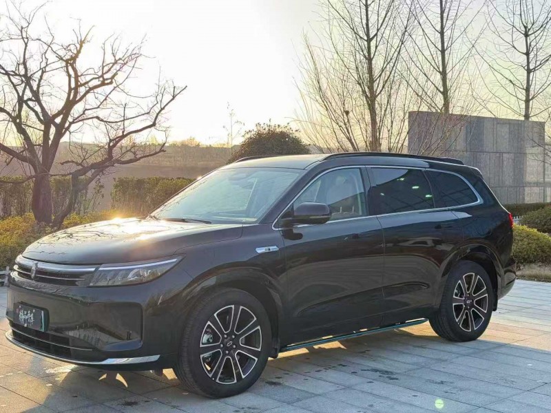 青岛25年华为智选问界2