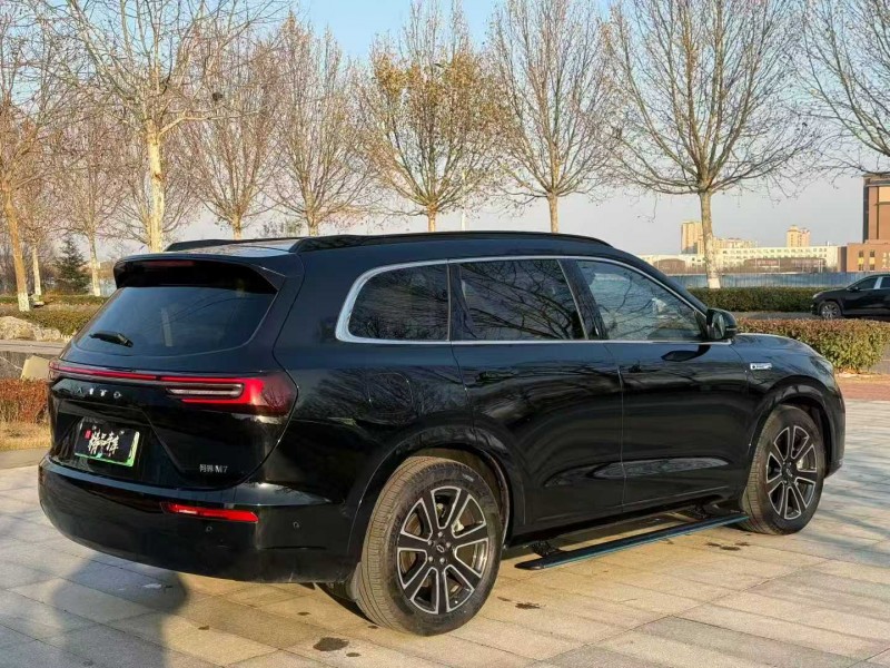 青岛25年华为智选问界8