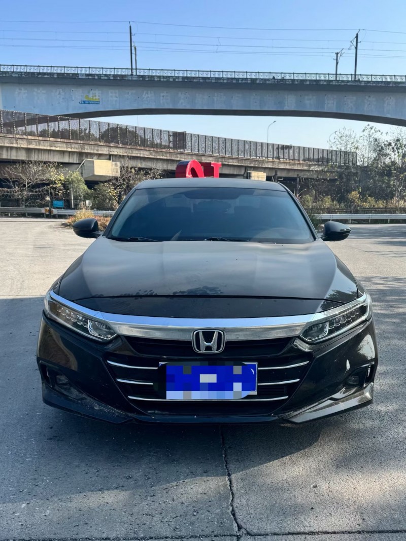 南昌21年本田雅阁1