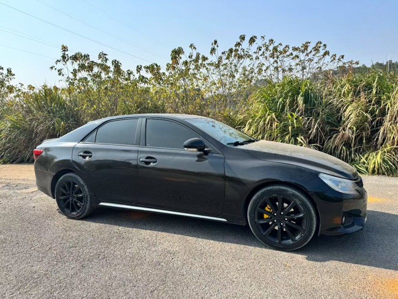 南昌17年丰田锐志3