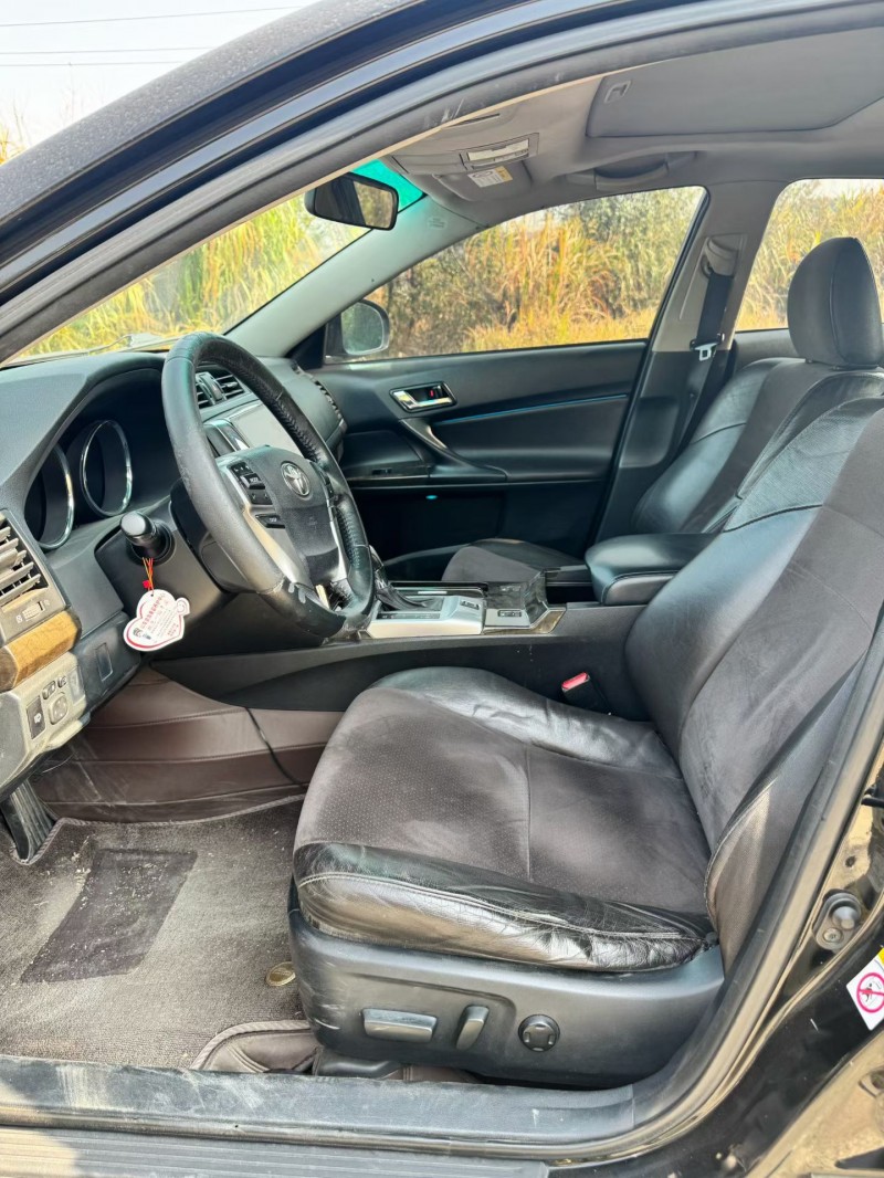 南昌17年丰田锐志6