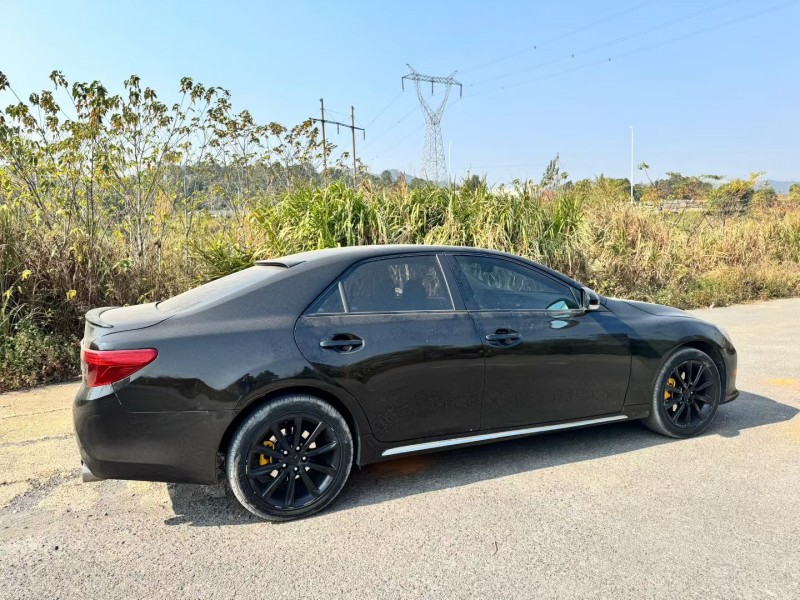 南昌17年丰田锐志7