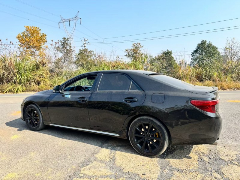 南昌17年丰田锐志8