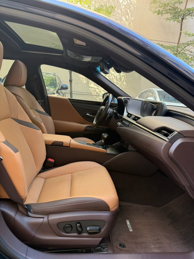 佛山21年雷克萨斯ES8