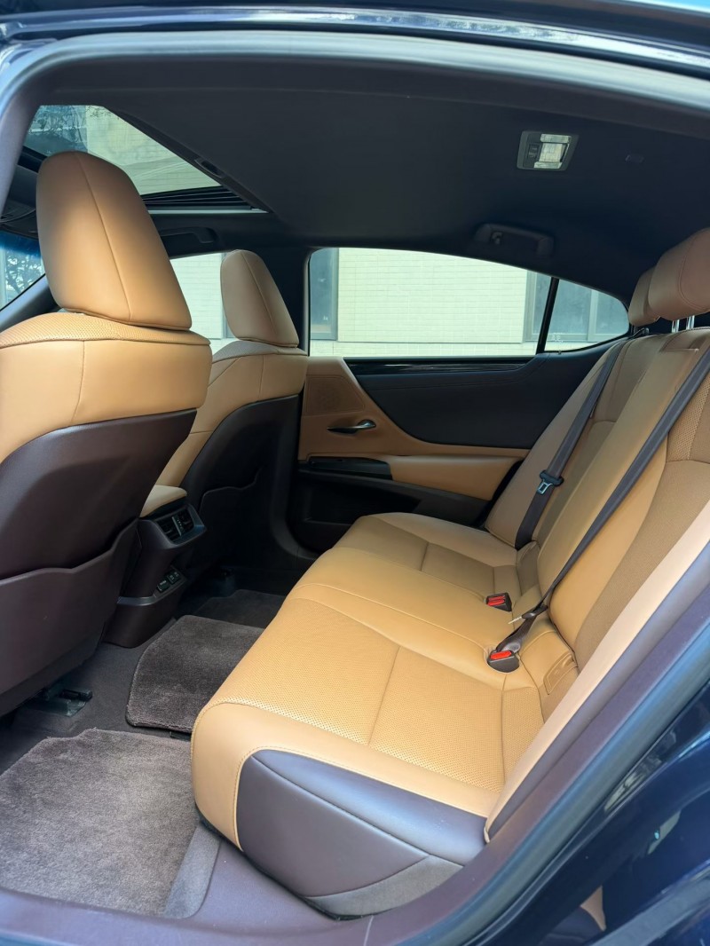 佛山21年雷克萨斯ES9