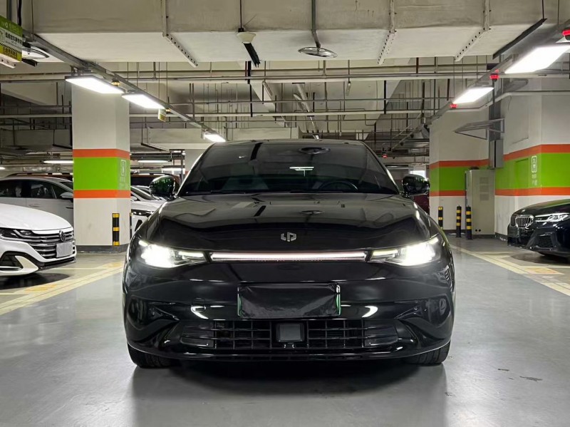 成都23年零跑汽车C111