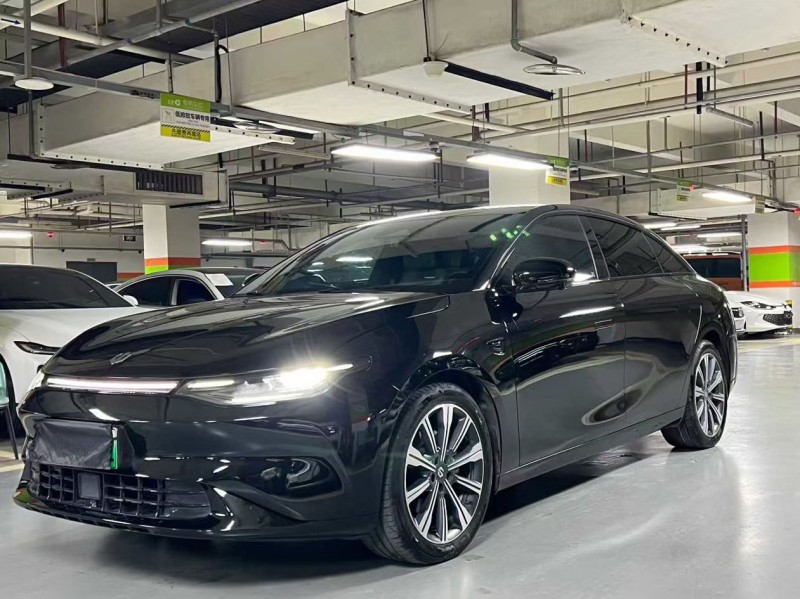 成都23年零跑汽车C112