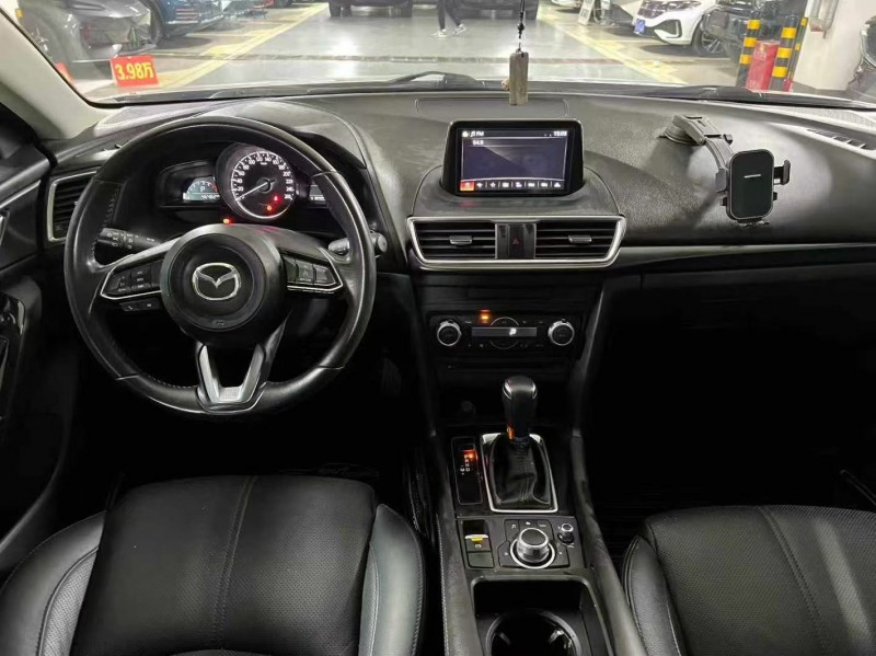 成都18年马自达昂克赛拉8