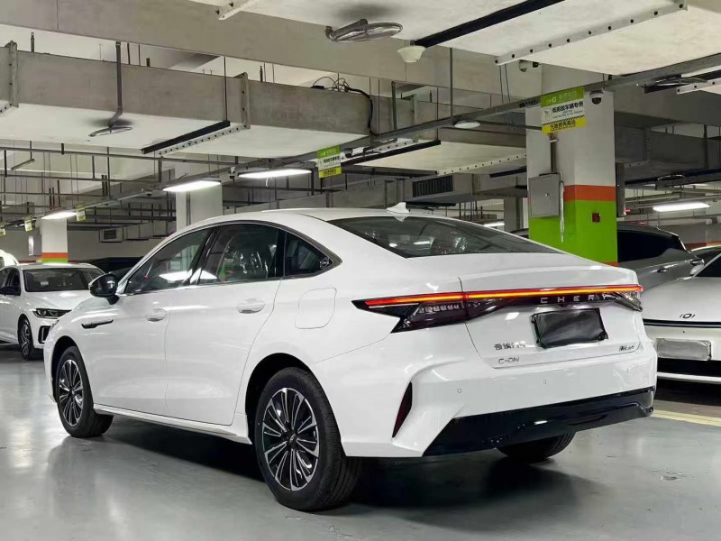 成都25年奇瑞风云4