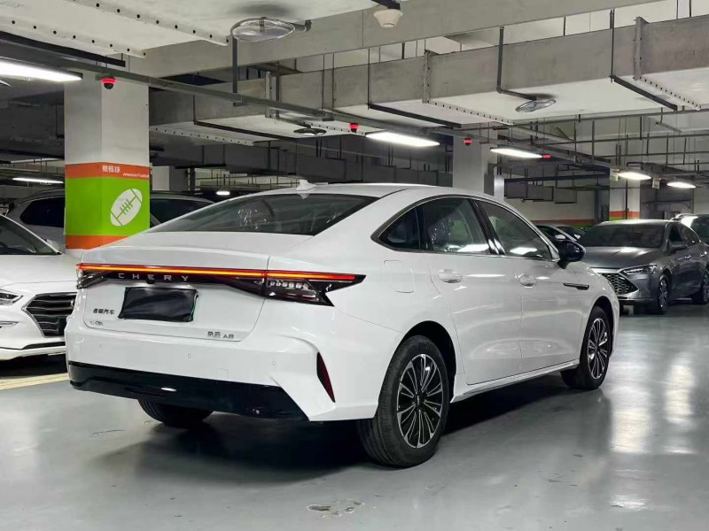 成都25年奇瑞风云7