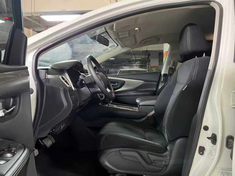 成都20年日产楼兰3