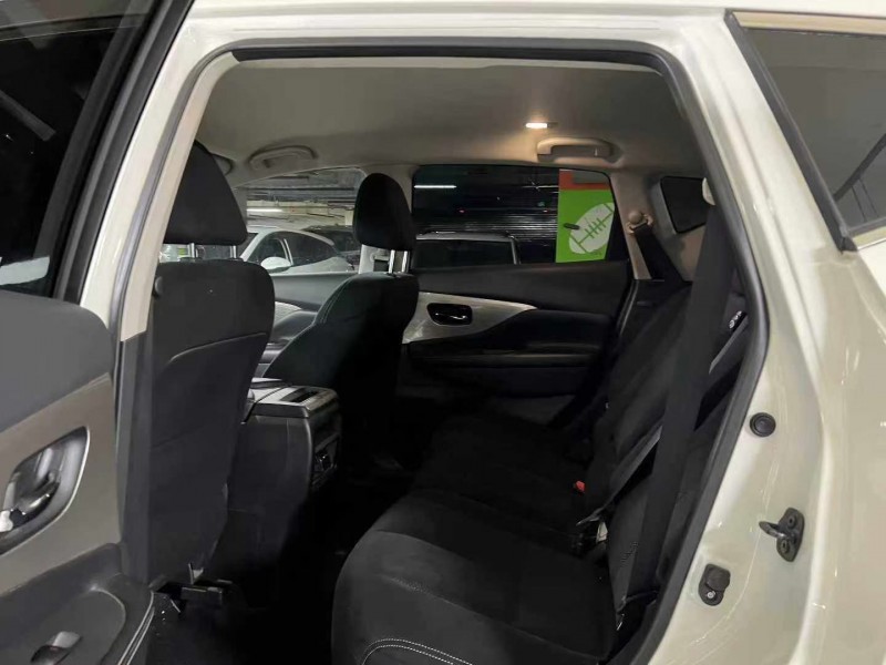 成都20年日产楼兰4