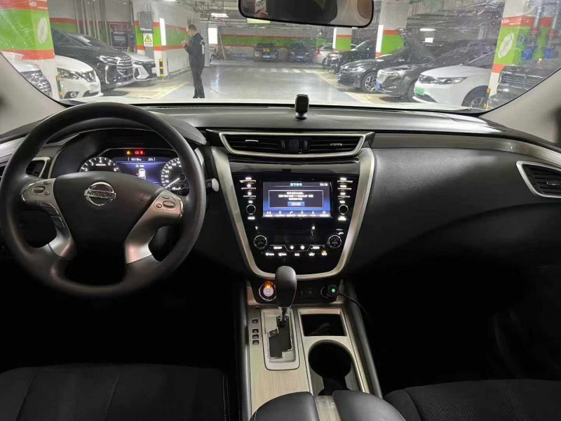 成都20年日产楼兰5