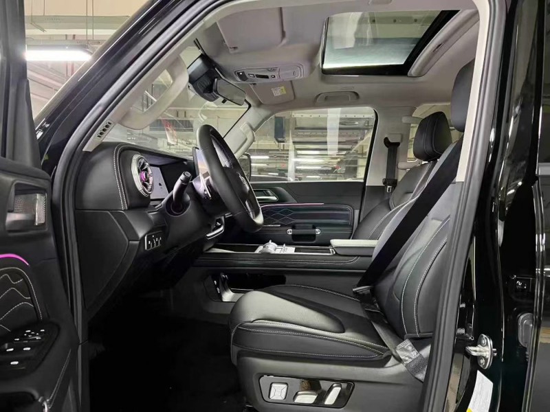 成都25年长城汽车坦克3