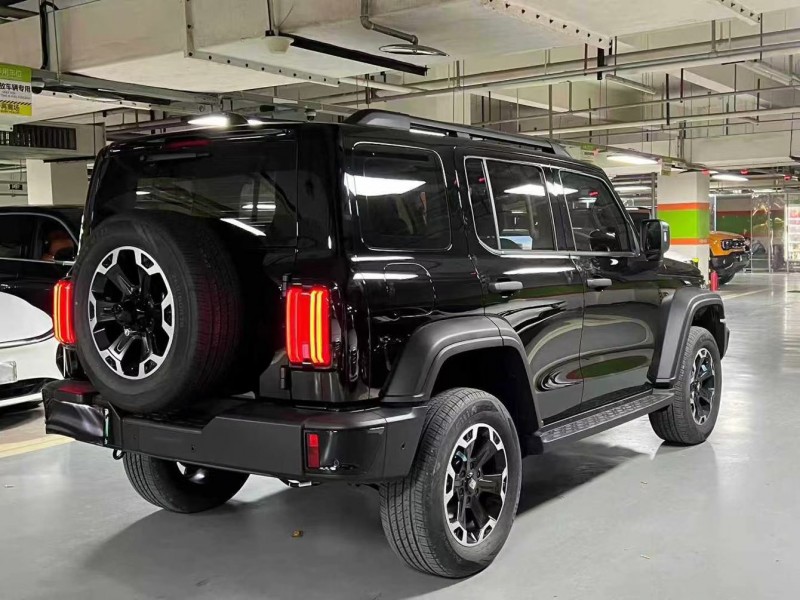 成都25年长城汽车坦克8