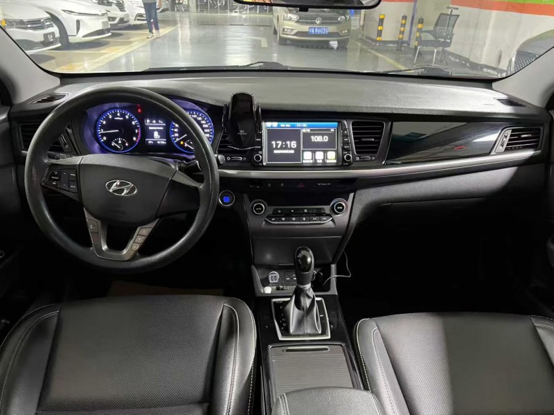 成都20年现代名图4