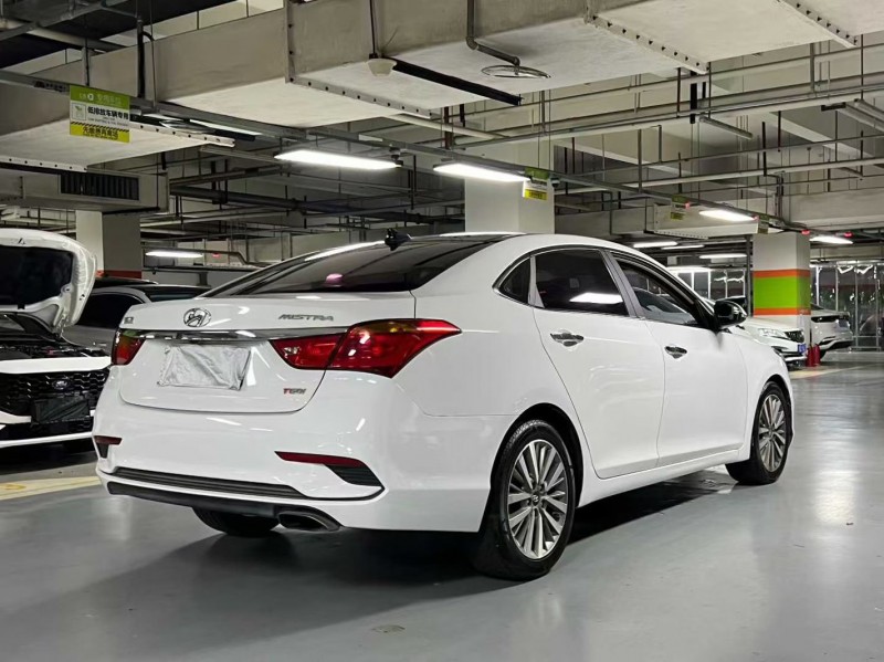 成都20年现代名图5