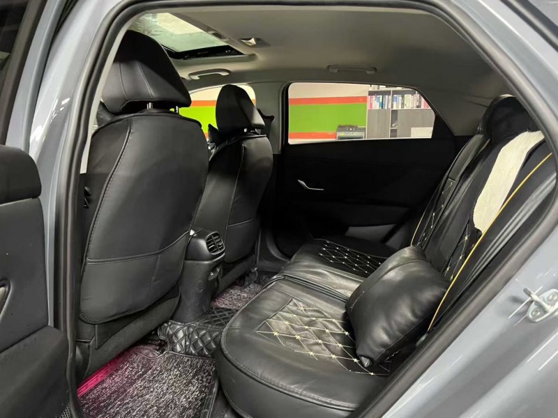 成都23年现代伊兰特4